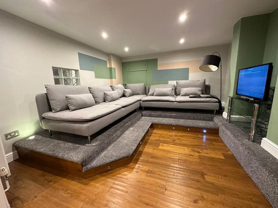 Stunning 5 Bed House In Chapel Allerton, Sleeps 9 Leeds  Dış mekan fotoğraf